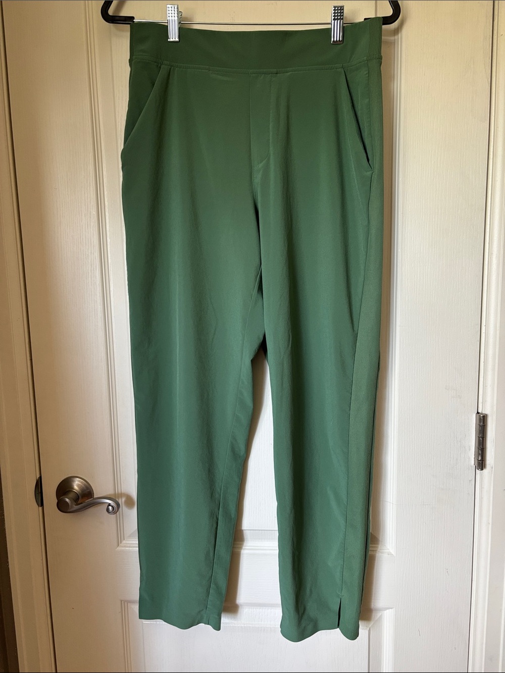 Athleta Sage Green Commuter/Travel Pants Size 10